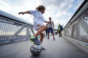 Lionel Messi 为阿根廷队的进球，从 BBC Sport 3D 功能的各个角度（配图…